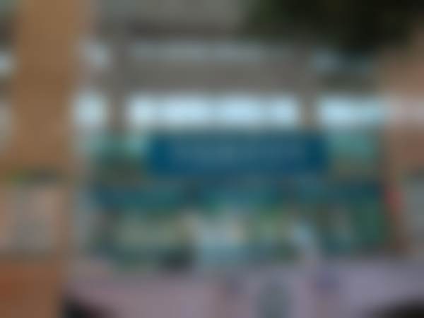 郑州大学附属郑州中 心医院眼科门诊营业时间。